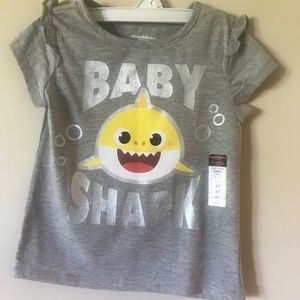 NEW NWOT Nickelodeon Baby Shark Tee Shirt. Gray. Toddler Girls. 4T.